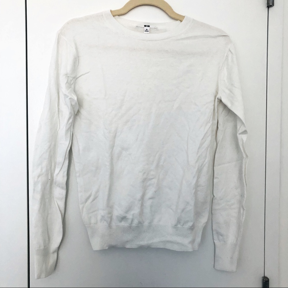 White Uniqlo crew neck sweater | XS